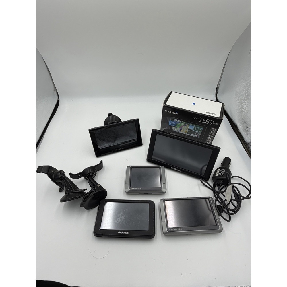 Lot of 5 Garmin nüvi GPS Units 2589LMT 40LM 200W 200 Untested